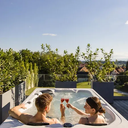 Penthouse Huegellandblick Mit Whirlpool Und 80 M2 Terrasse Appartamento Nestelbach bei Graz