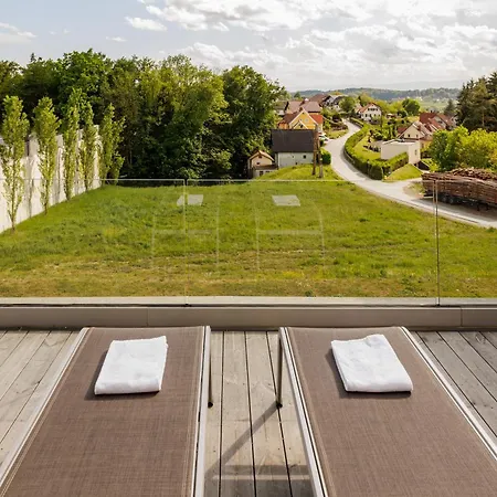 Appartamento Penthouse Huegellandblick Mit Whirlpool Und 80 M2 Terrasse Nestelbach bei Graz