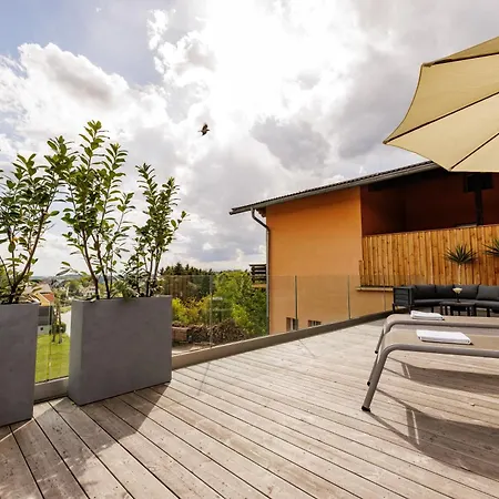 Appartamento Penthouse Huegellandblick Mit Whirlpool Und 80 M2 Terrasse