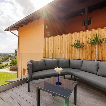 Penthouse Huegellandblick Mit Whirlpool Und 80 M2 Terrasse Appartamento