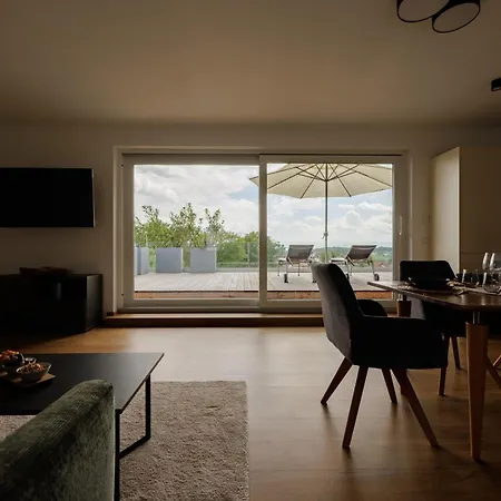 Penthouse Huegellandblick Mit Whirlpool Und 80 M2 Terrasse Appartamento