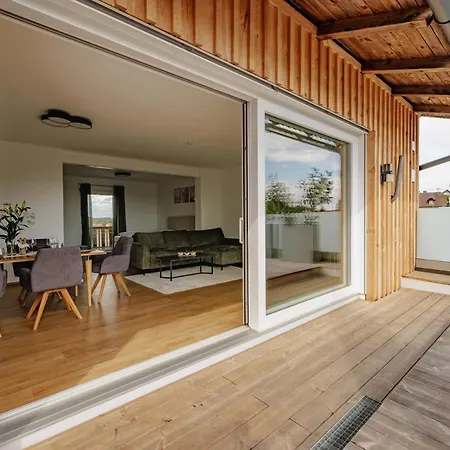 Penthouse Huegellandblick Mit Whirlpool Und 80 M2 Terrasse