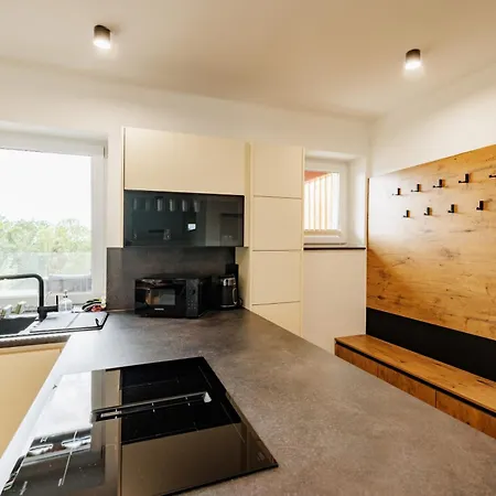Penthouse Huegellandblick Mit Whirlpool Und 80 M2 Terrasse *
