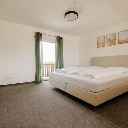 Penthouse Huegellandblick Mit Whirlpool Und 80 M2 Terrasse Appartamento *