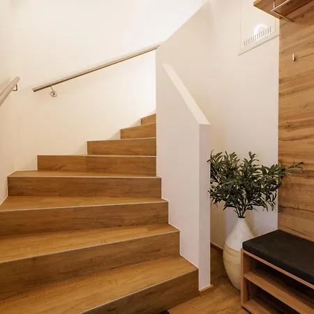 Appartamento Penthouse Huegellandblick Mit Whirlpool Und 80 M2 Terrasse Nestelbach bei Graz